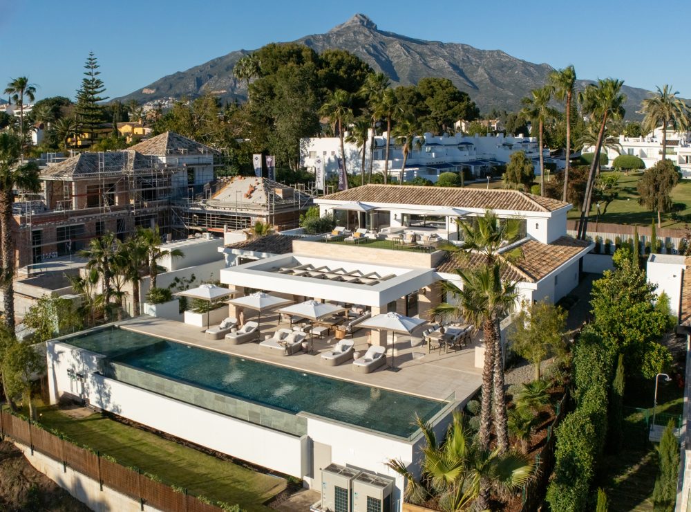 Villa Azteca Aloha Nueva Andalucia Marbella