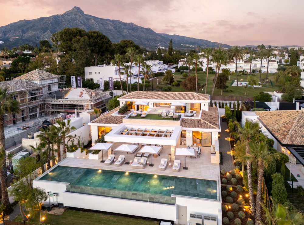 Villa Azteca Aloha Nueva Andalucia Marbella