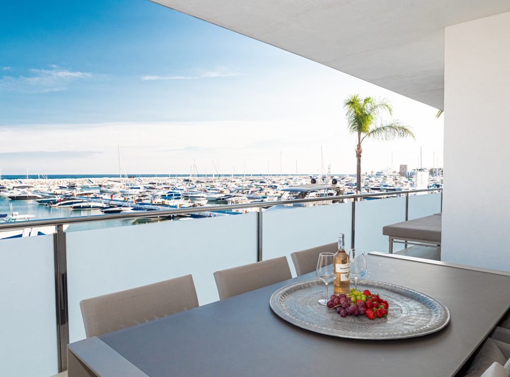 Apartment Puerto Banus Marbella front line beach