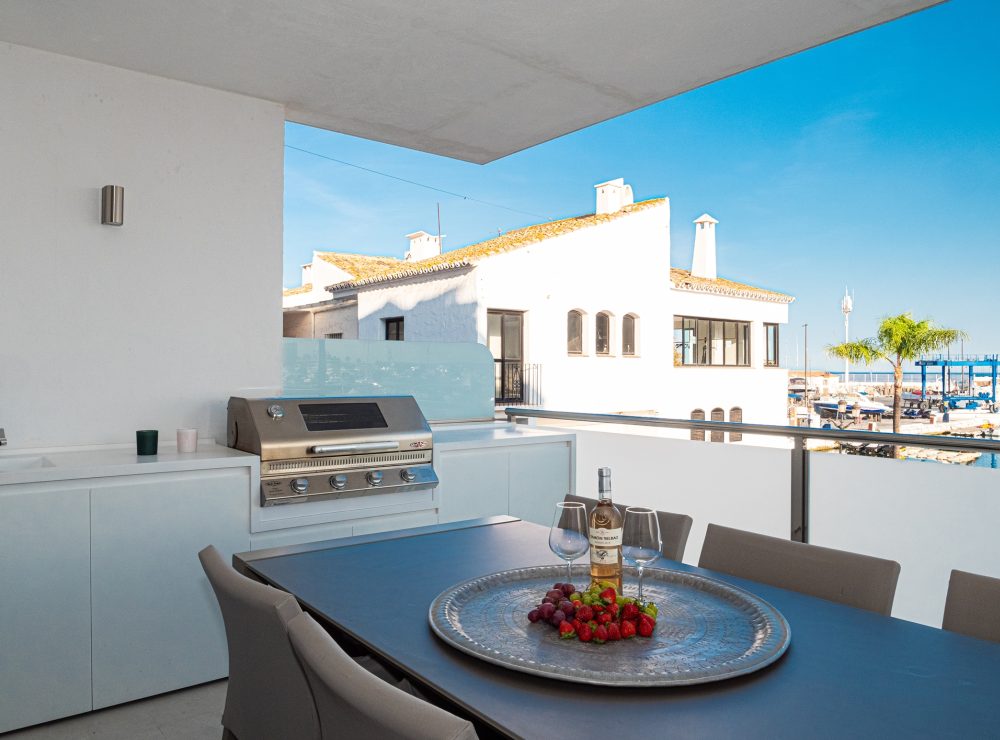 Apartment Puerto Banus Marbella front line beach