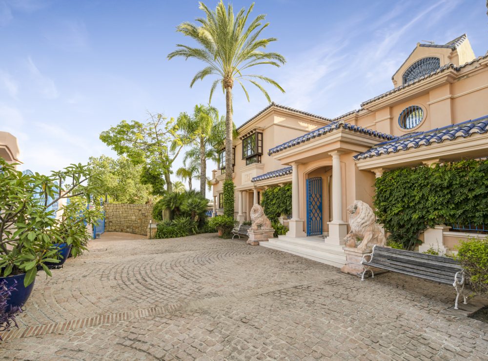 Villa Seabeach mansion Nueva Andalucia Marbella
