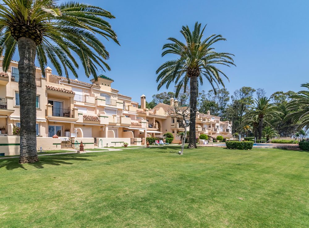 Townhouse frontline beach Estepona Marbella