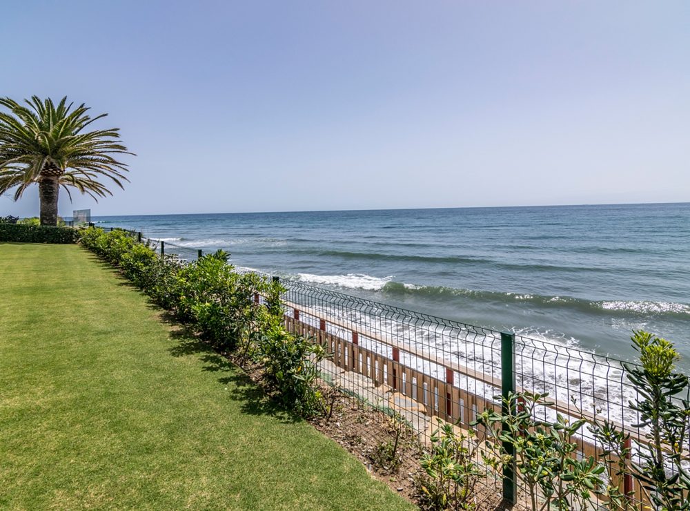 Townhouse frontline beach Estepona Marbella