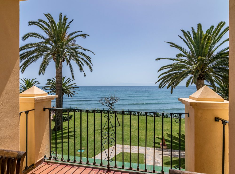 Townhouse frontline beach Estepona Marbella