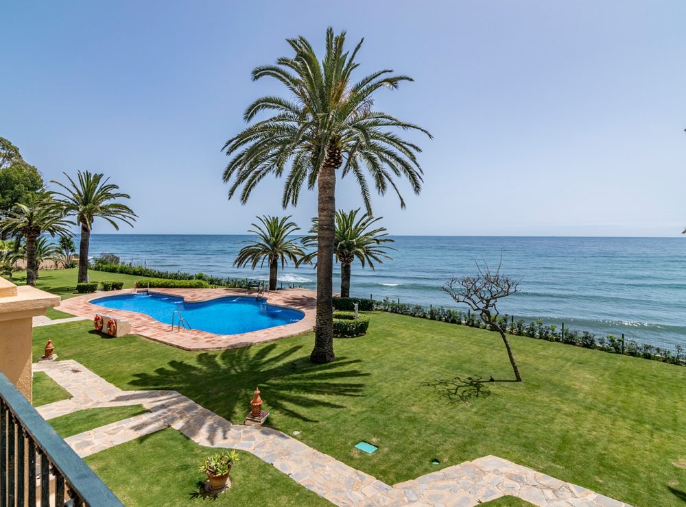 Townhouse frontline beach Estepona Marbella