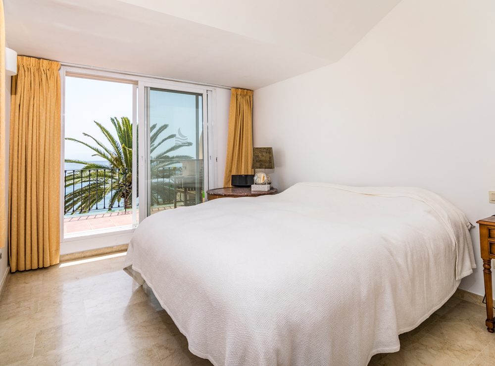 Townhouse frontline beach Estepona Marbella