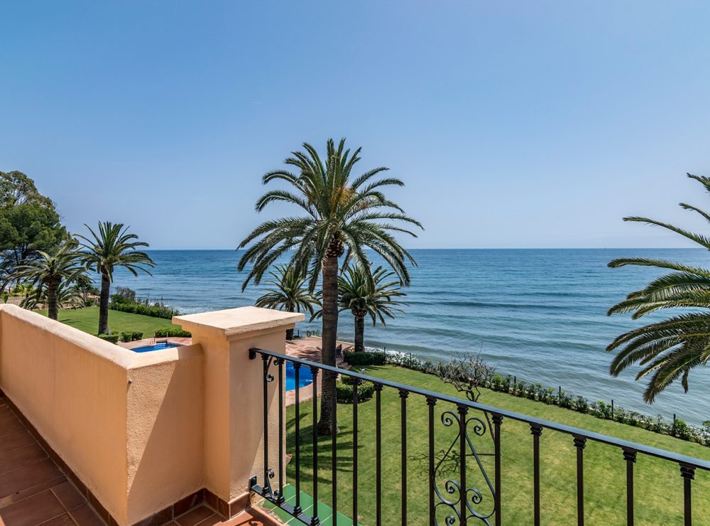 Townhouse frontline beach Estepona Marbella