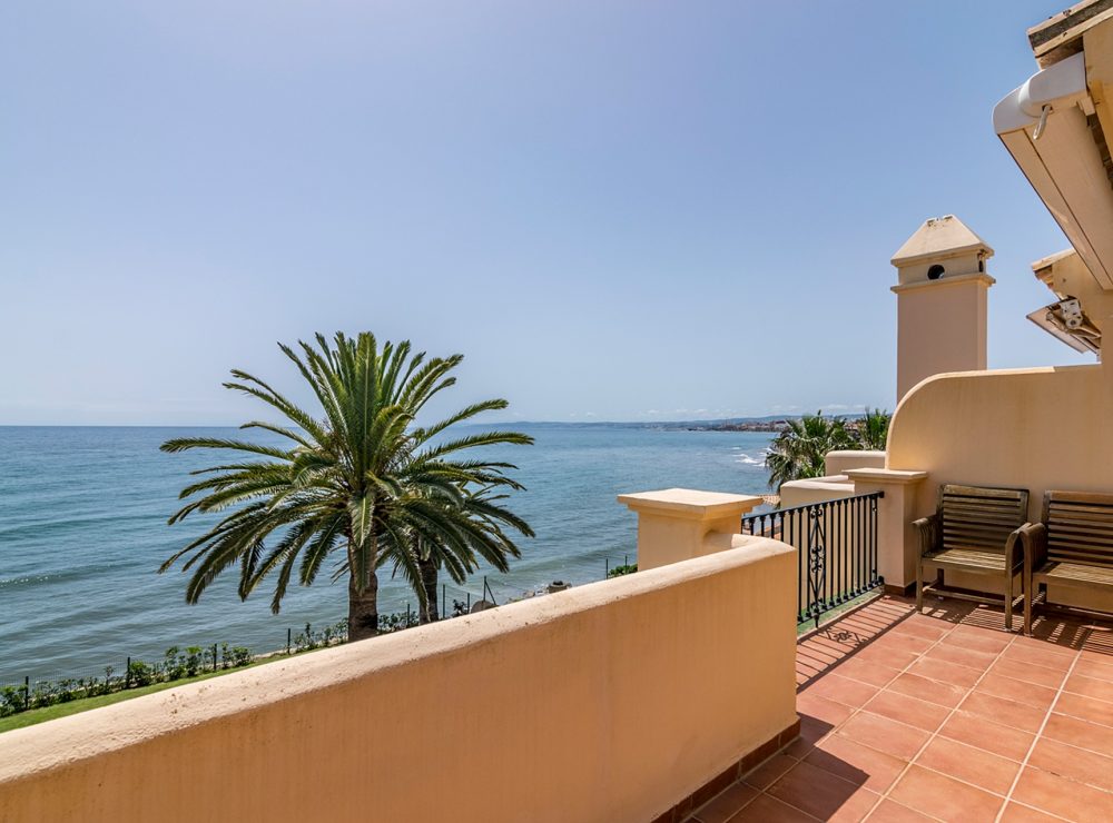 Townhouse frontline beach Estepona Marbella