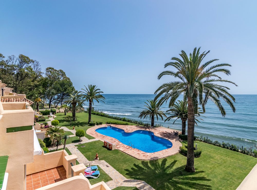 Townhouse frontline beach Estepona Marbella