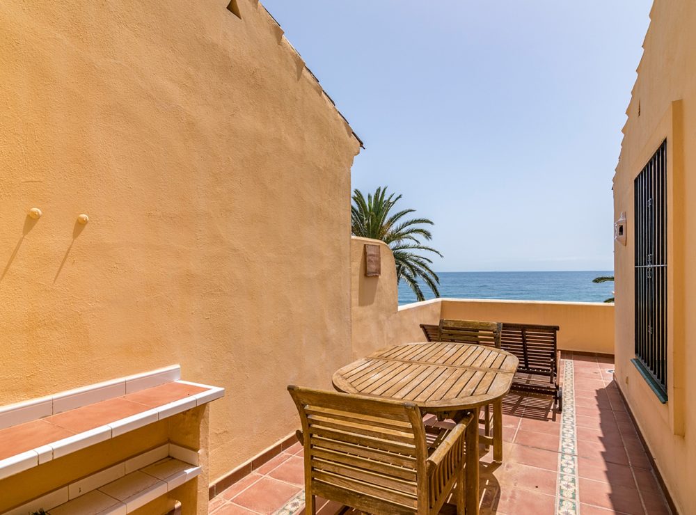 Townhouse frontline beach Estepona Marbella