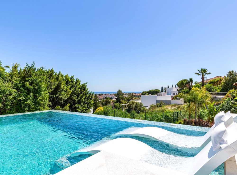Villa sea views El Paraiso Alto Benahavis Marbella