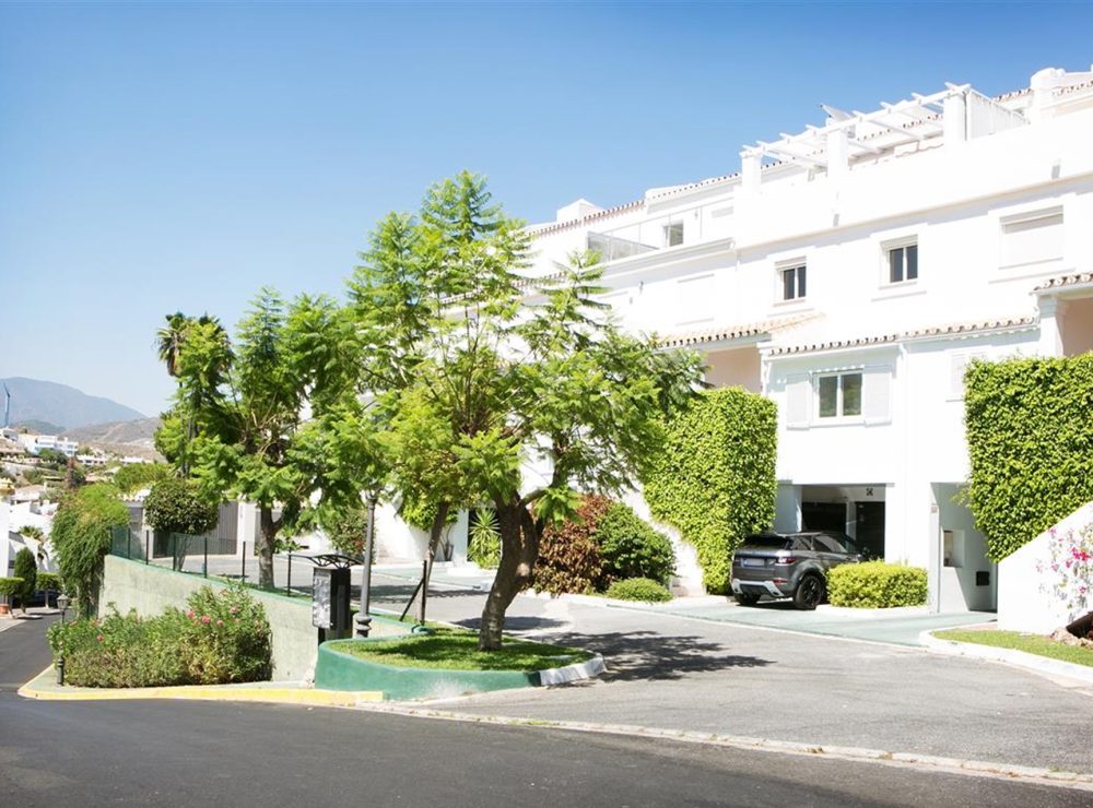 Townhouse La Quinta Benahavis Marbella sea views