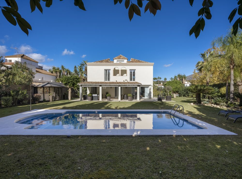 Casa Carla villa Nueva Andalucia Marbella