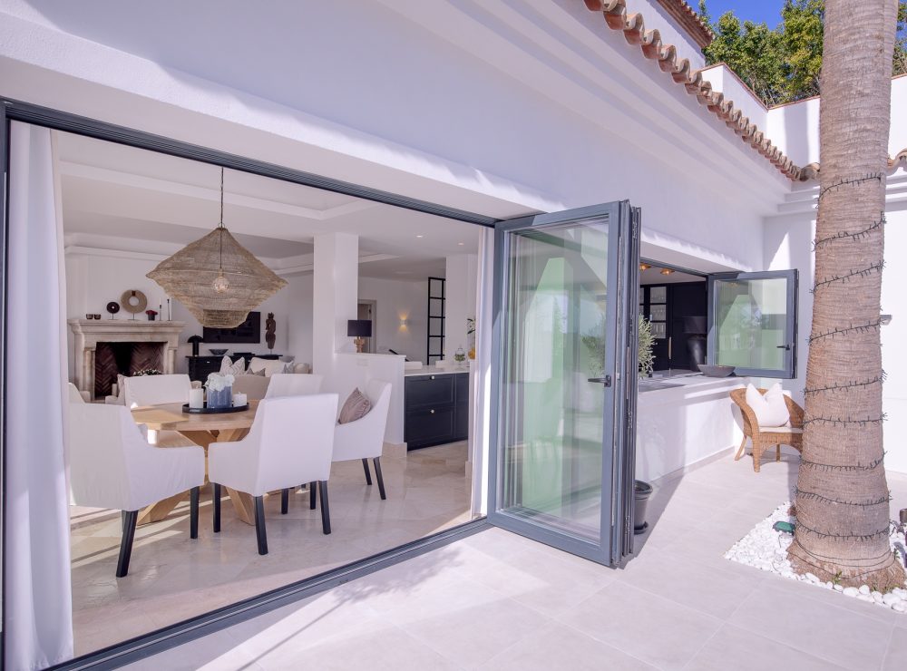 Villa sea views El Paraiso Alto Benahavis Marbella