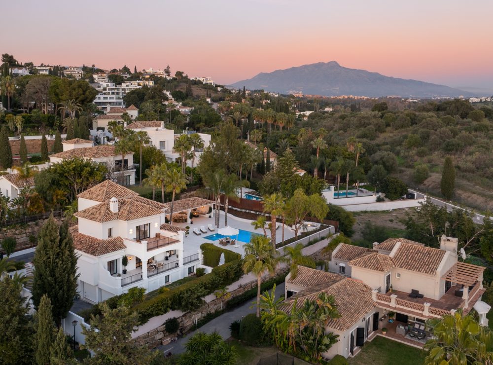 Villa sea views El Paraiso Alto Benahavis Marbella