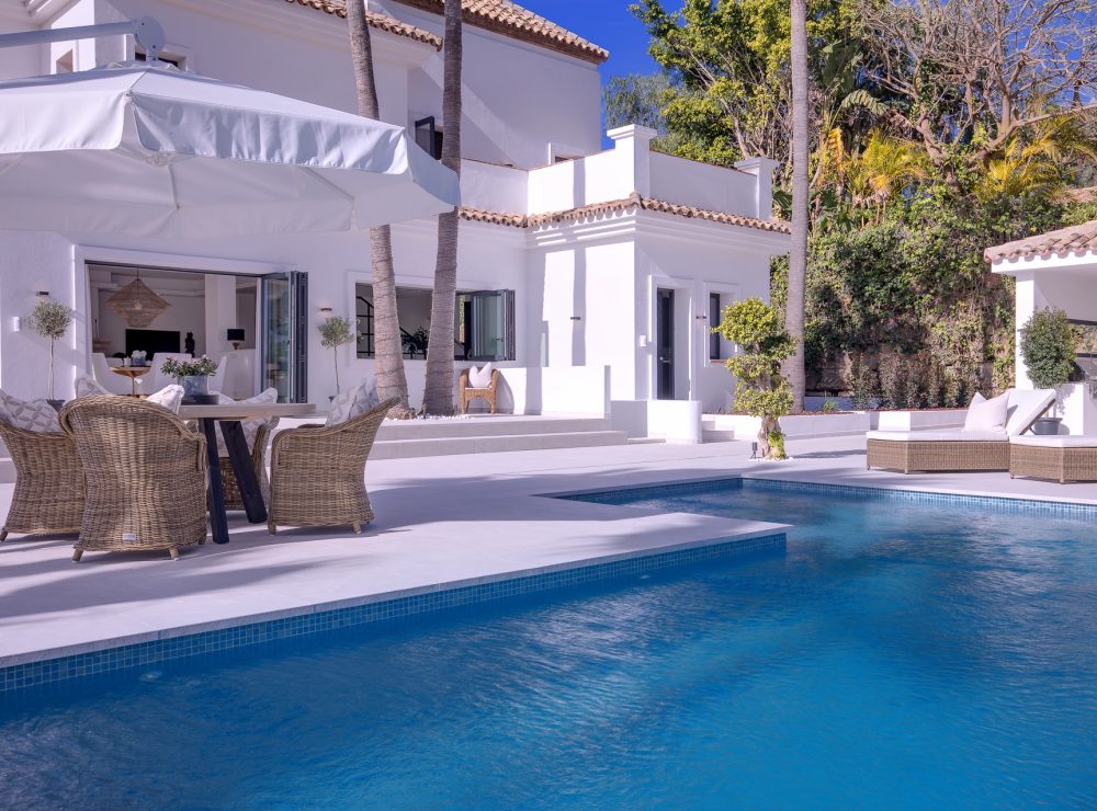 Villa sea views El Paraiso Alto Benahavis Marbella