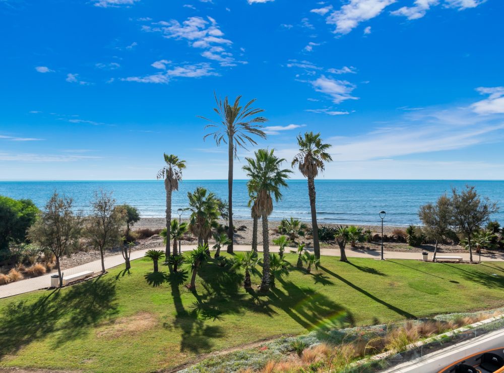 Townhouse The Island Estepona Beachfront Marbella