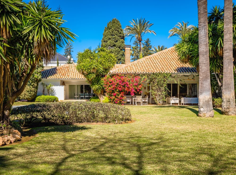 Villa beachside Guadalmina Baja San Pedro de Alcantara Marbella