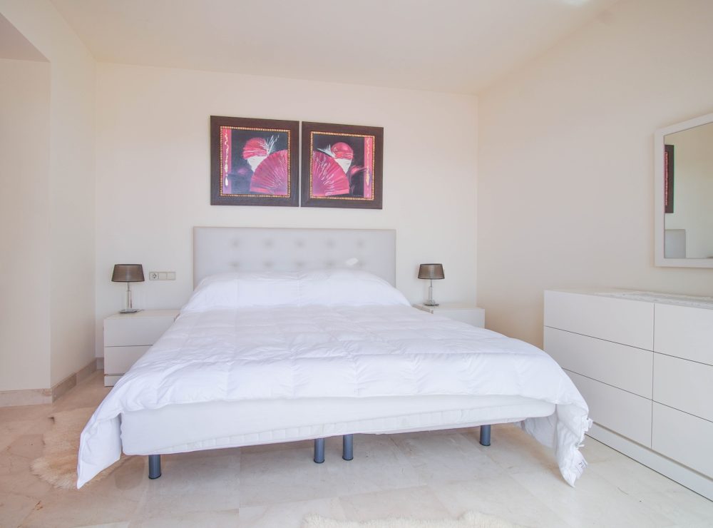 Duplex penthouse Lomas del Marques sea views Benahavis Marbella