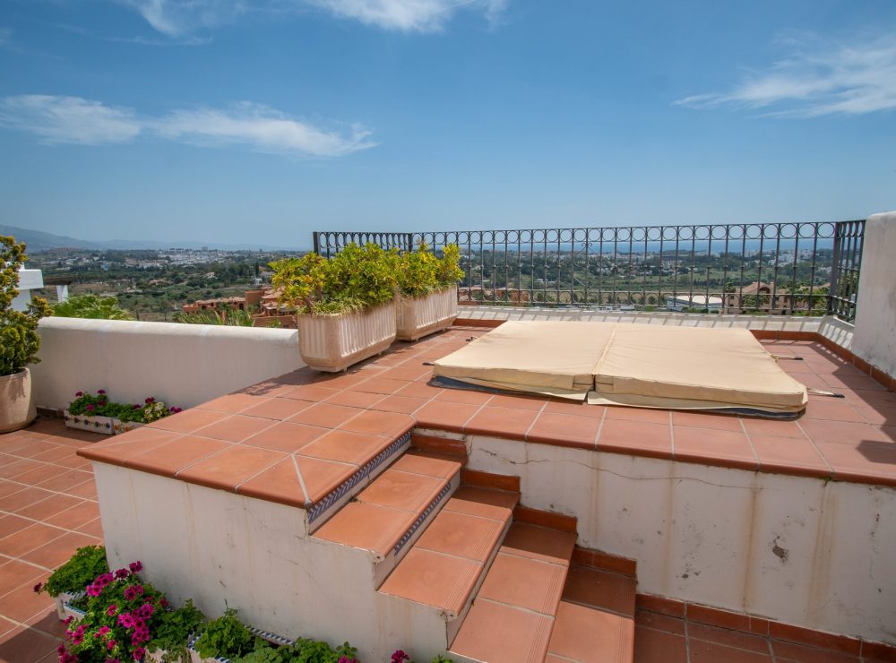 Duplex penthouse Lomas del Marques sea views Benahavis Marbella