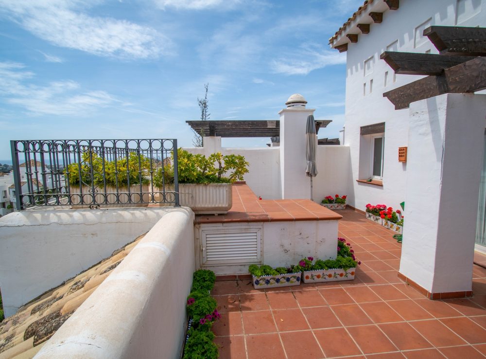 Duplex penthouse Lomas del Marques sea views Benahavis Marbella