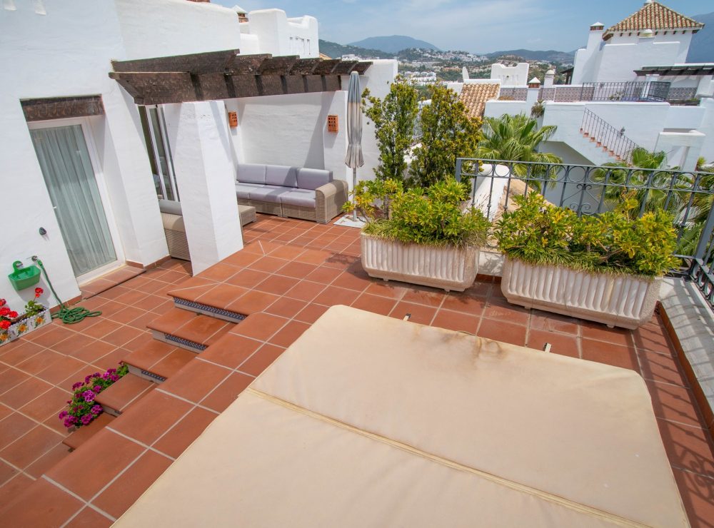 Duplex penthouse Lomas del Marques sea views Benahavis Marbella