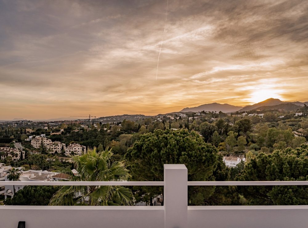 Penthouse Las Terrazas La Quinta Benahavis Marbella sea views