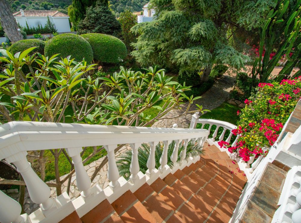Villa Loxley El Paraiso Alto Benahavis Marbella