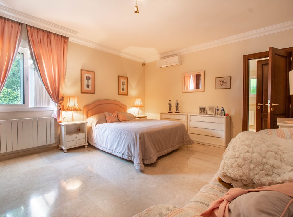 Villa Loxley El Paraiso Alto Benahavis Marbella