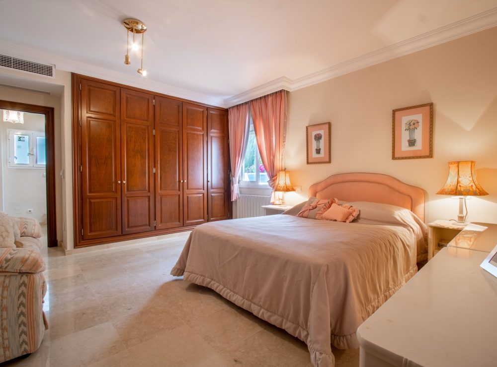 Villa Loxley El Paraiso Alto Benahavis Marbella
