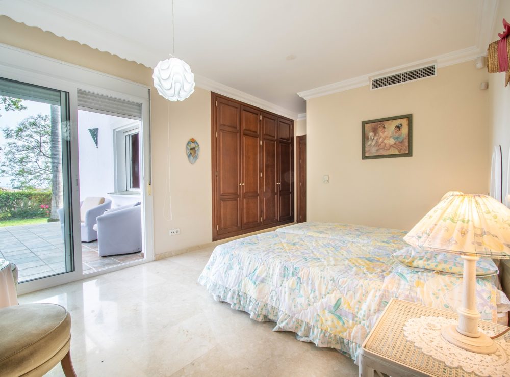 Villa Loxley El Paraiso Alto Benahavis Marbella