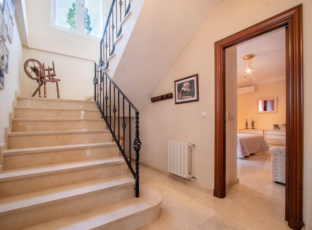 Villa Loxley El Paraiso Alto Benahavis Marbella