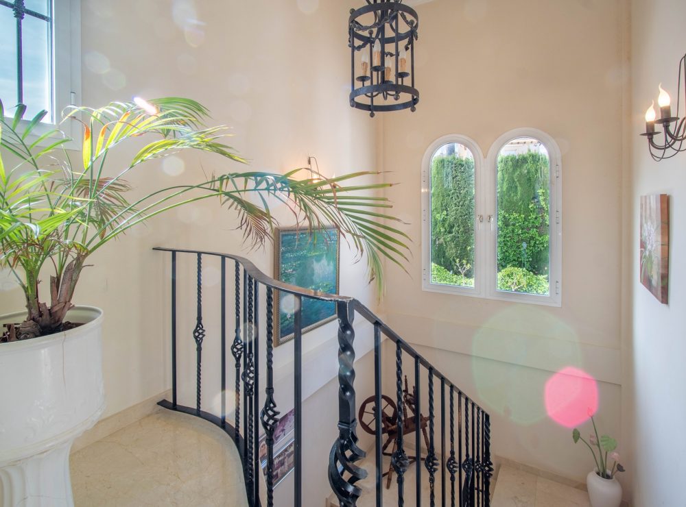 Villa Loxley El Paraiso Alto Benahavis Marbella