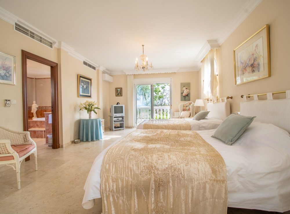 Villa Loxley El Paraiso Alto Benahavis Marbella