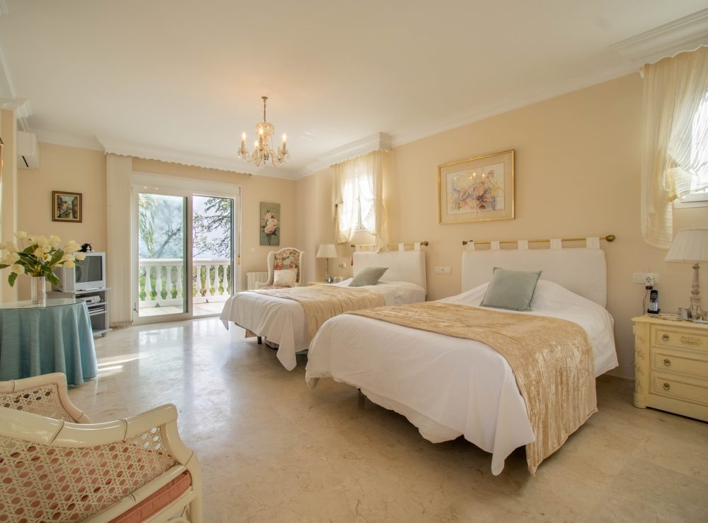 Villa Loxley El Paraiso Alto Benahavis Marbella