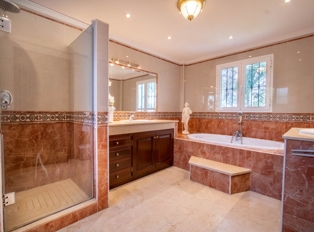 Villa Loxley El Paraiso Alto Benahavis Marbella
