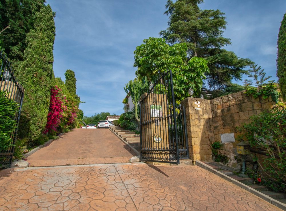 Villa Loxley El Paraiso Alto Benahavis Marbella