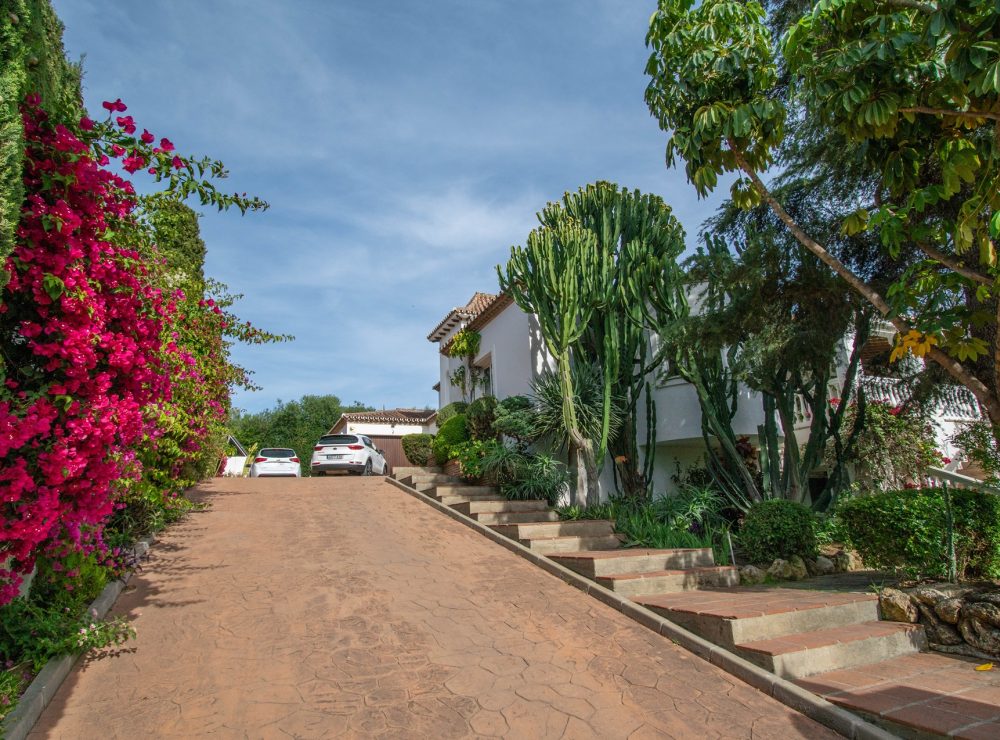 Villa Loxley El Paraiso Alto Benahavis Marbella