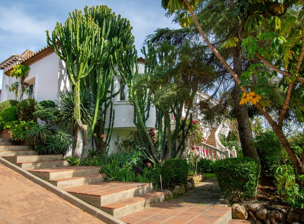 Villa Loxley El Paraiso Alto Benahavis Marbella