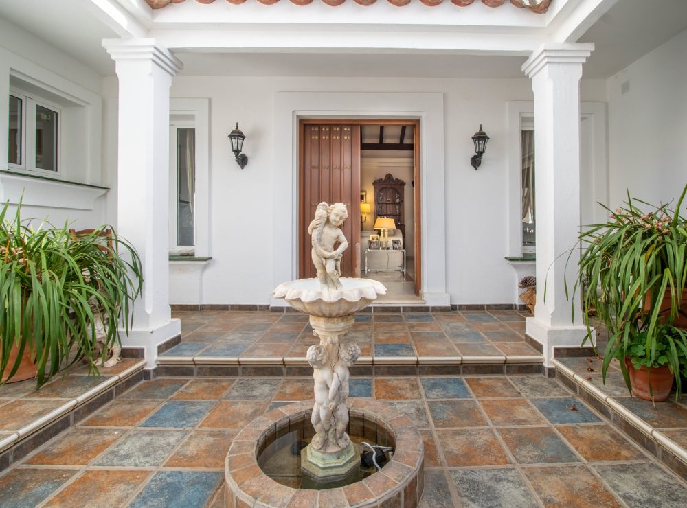 Villa Loxley El Paraiso Alto Benahavis Marbella