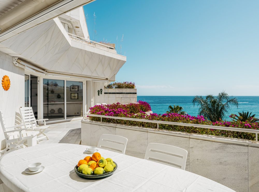 Beachfront apartment Los Cipreses del Mar Marbella