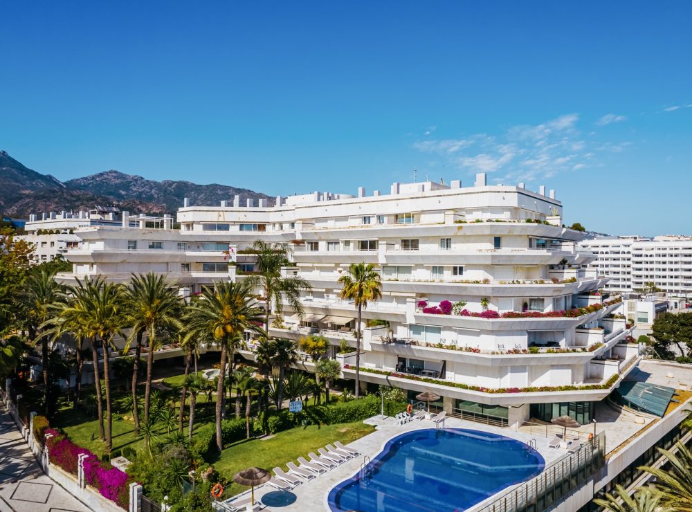 Beachfront apartment Los Cipreses del Mar Marbella