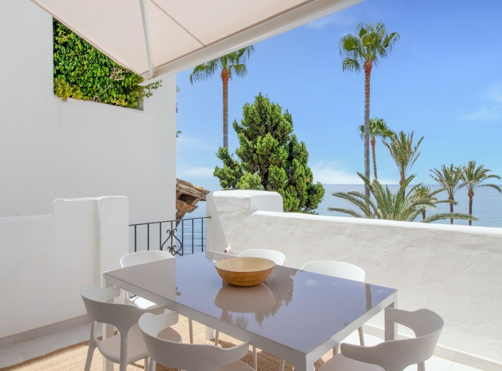 Apartment frontline beach Alcazaba beach New Golden Mile Estepona Marbella