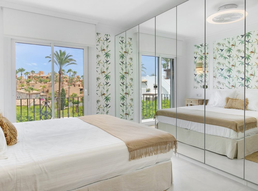 Apartment frontline beach Alcazaba beach New Golden Mile Estepona Marbella