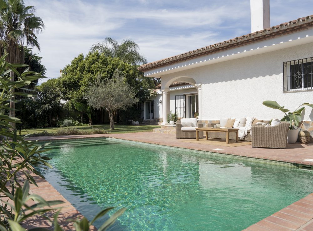 Villa Casa Bianca beachside New Golden Mile Estepona Marbella