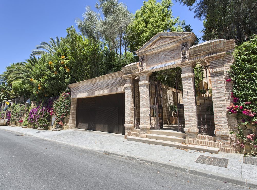 Villa shanti altos de puente romano marbella golden mile