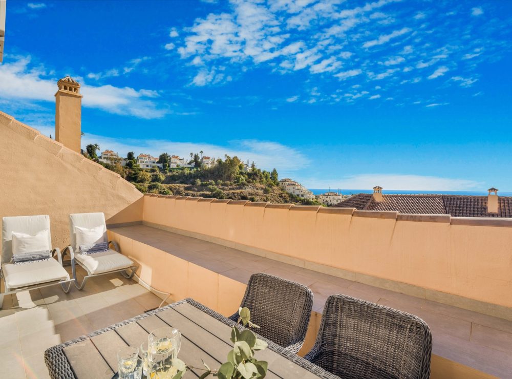 Duplex penthouse Aloha Hill Club Nueva Andalucia Marbella