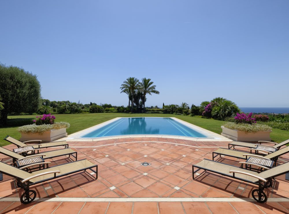 Marbella Hill Club golden mile villa larotonda
