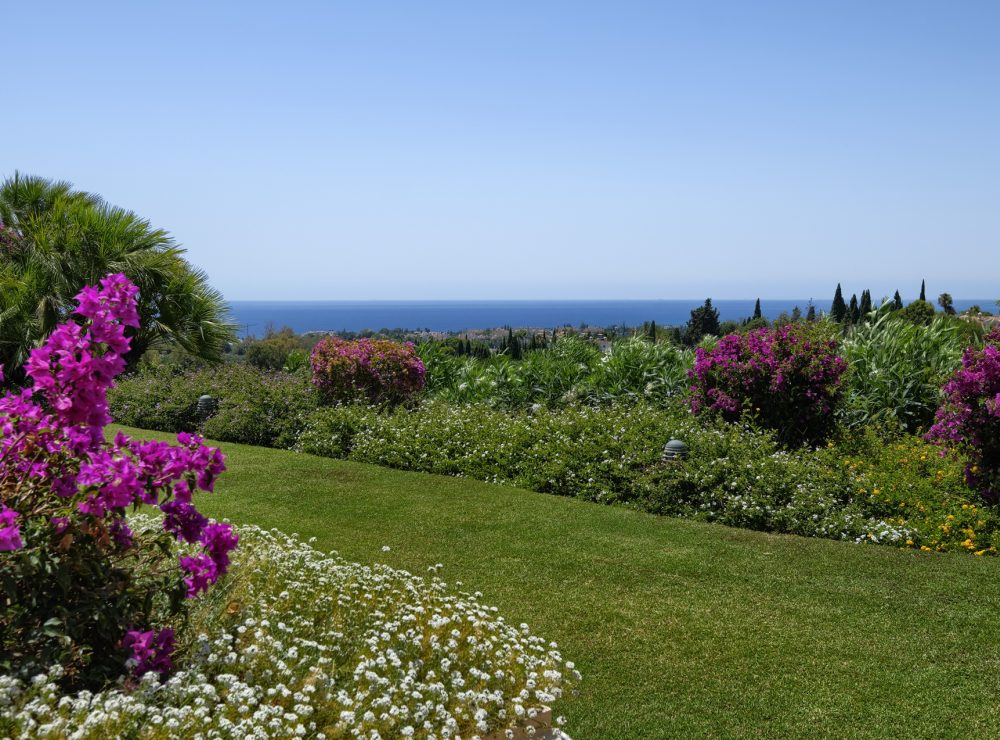 Marbella Hill Club golden mile villa larotonda