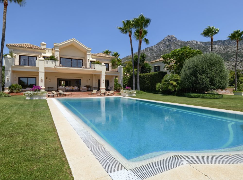 Marbella Hill Club golden mile villa larotonda